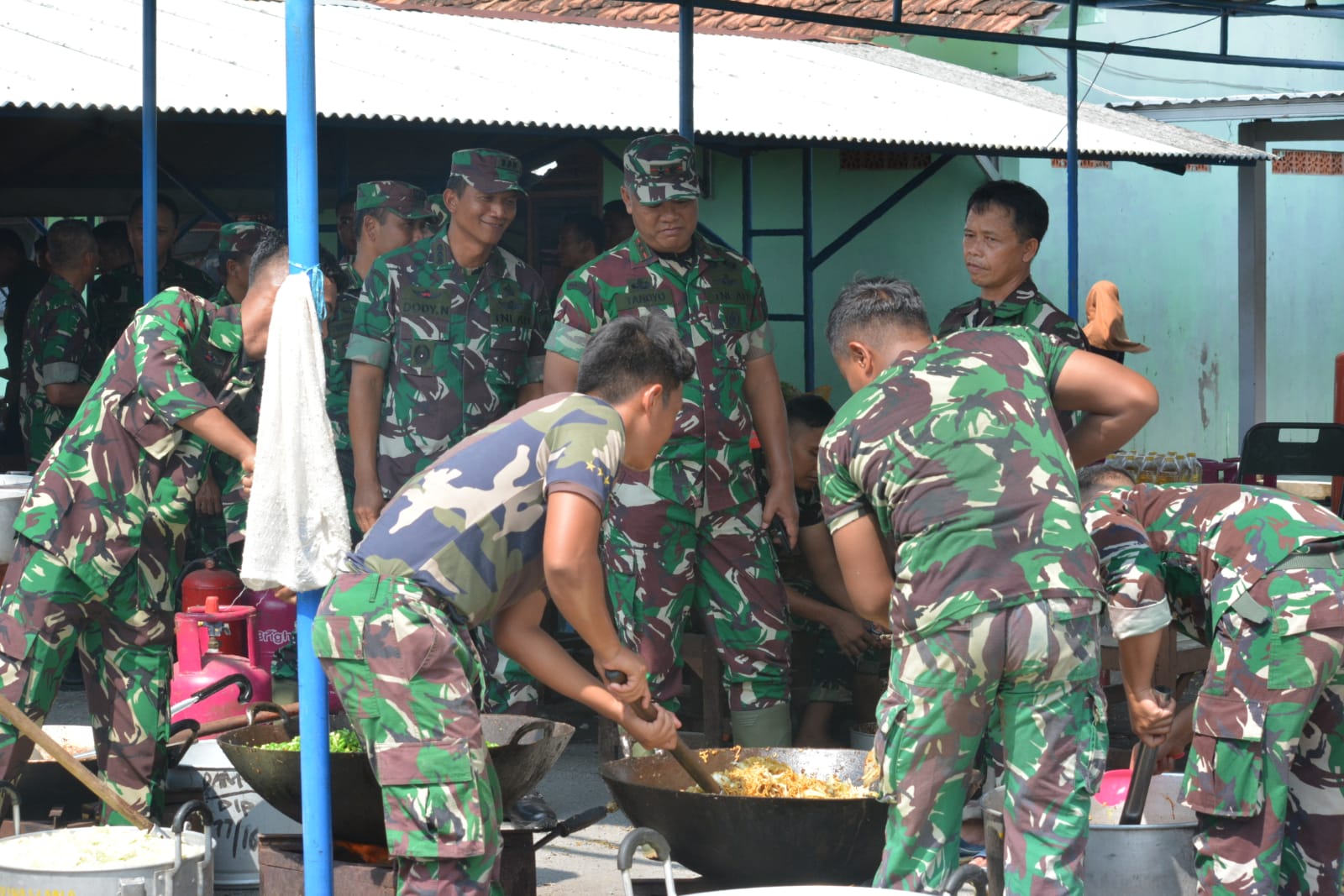 Pangdam IV/Dip Pastikan Stok Logistik Untuk Korban Banjir Demak di Posko TNI Cukup